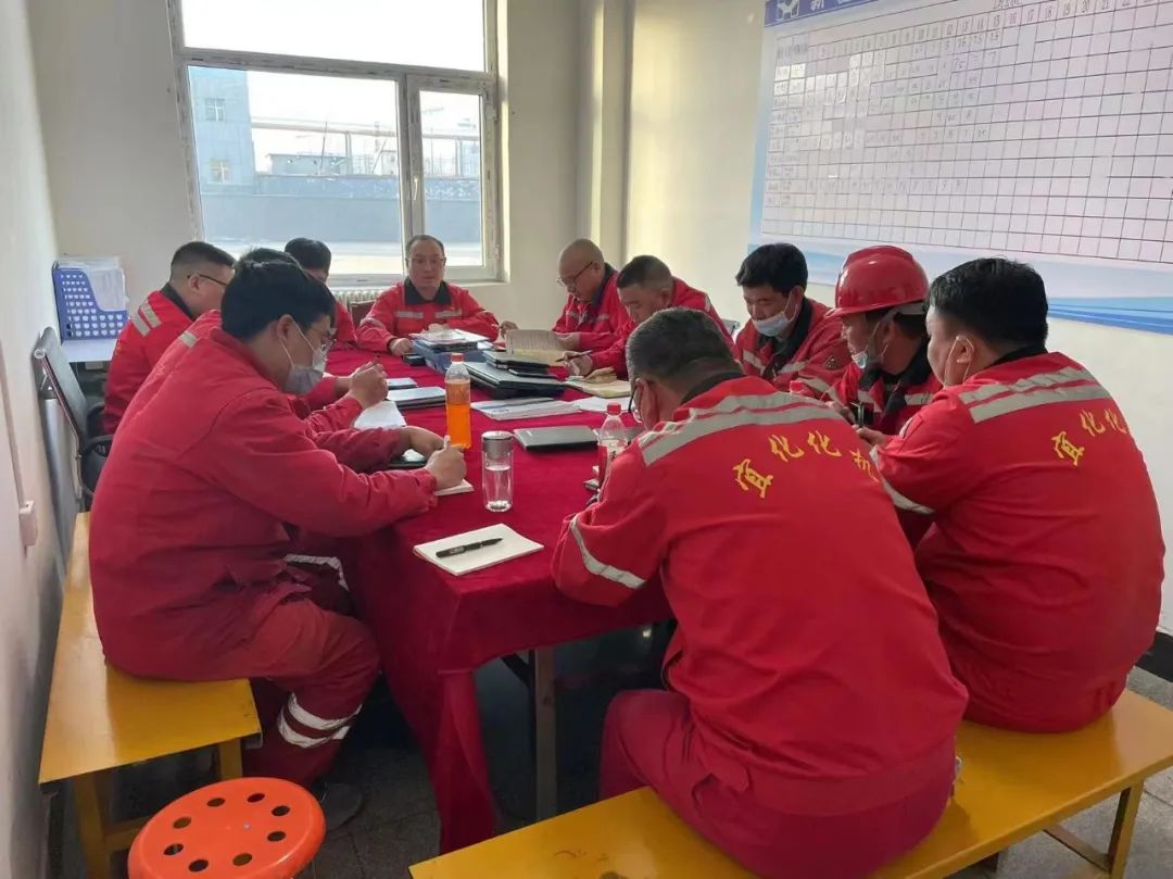 團(tuán)結(jié)一心干勁足 斗志昂揚戰(zhàn)檢修(圖1) 圖片