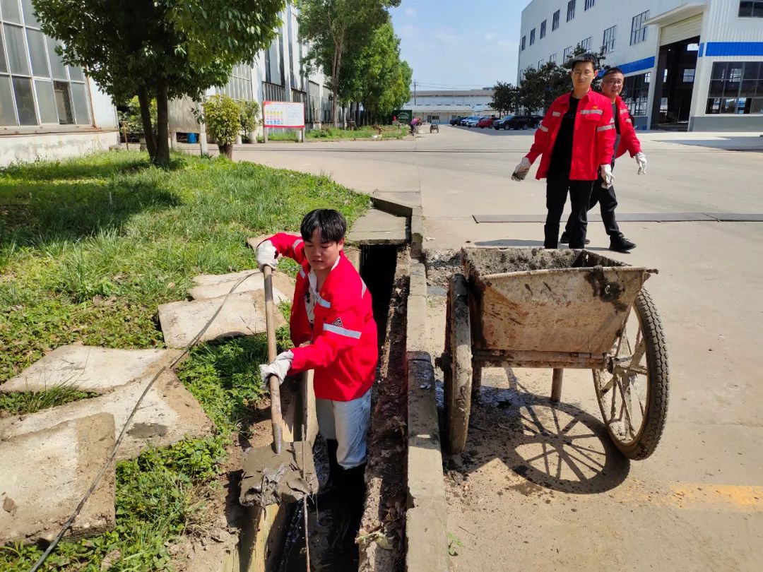 化機公司組織全員開展義務(wù)勞動(圖5) 化機公司組織全員開展義務(wù)勞動(圖5)