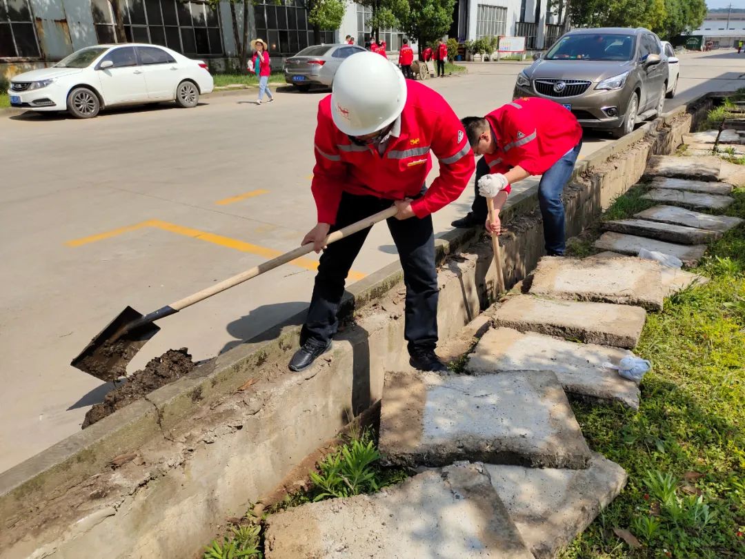 化機公司組織全員開展義務(wù)勞動(圖6) 化機公司組織全員開展義務(wù)勞動(圖6)