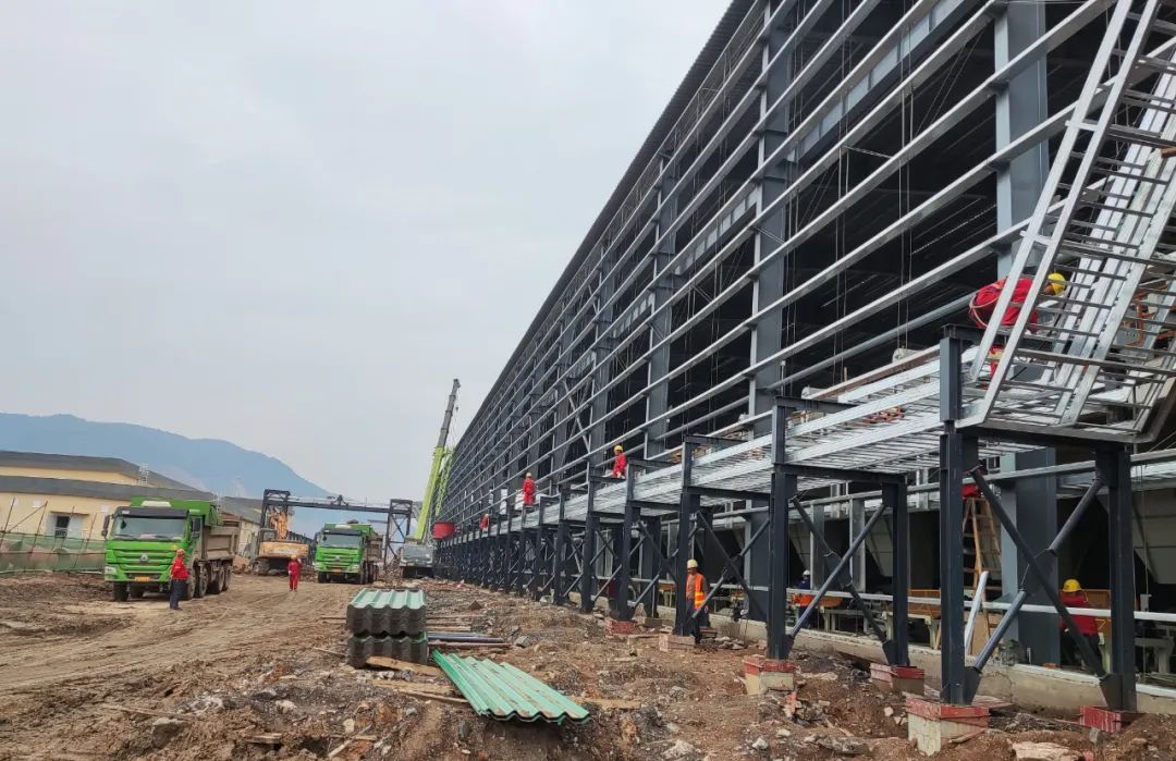 機(jī)械化施工高效助力項(xiàng)目建設(shè)(圖2) 機(jī)械化施工高效助力項(xiàng)目建設(shè)(圖2)