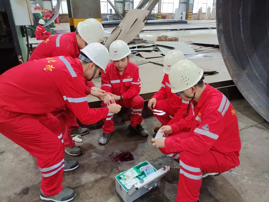 【安全生產(chǎn)月】設備制造分組織開展物體打擊應急預案演練(圖2) 【安全生產(chǎn)月】設備制造分組織開展物體打擊應急預案演練(圖2)