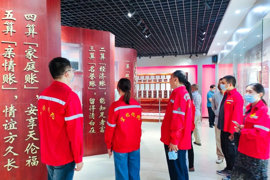 化機(jī)公司赴“鐵御史”王篆廉政教育基地開(kāi)展廉政教育(圖3) 化機(jī)公司赴“鐵御史”王篆廉政教育基地開(kāi)展廉政教育(圖3)