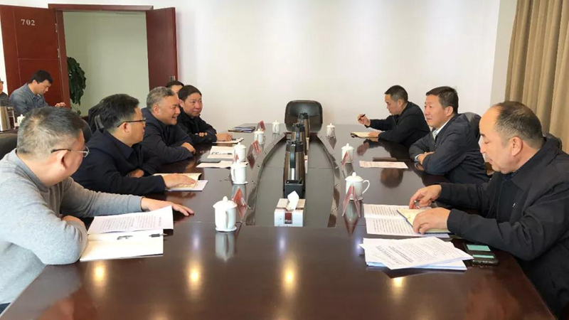 宜昌市政府副市長王應(yīng)華一行到新疆宜化現(xiàn)場辦公(圖5) 宜昌市政府副市長王應(yīng)華一行到新疆宜化現(xiàn)場辦公(圖5)