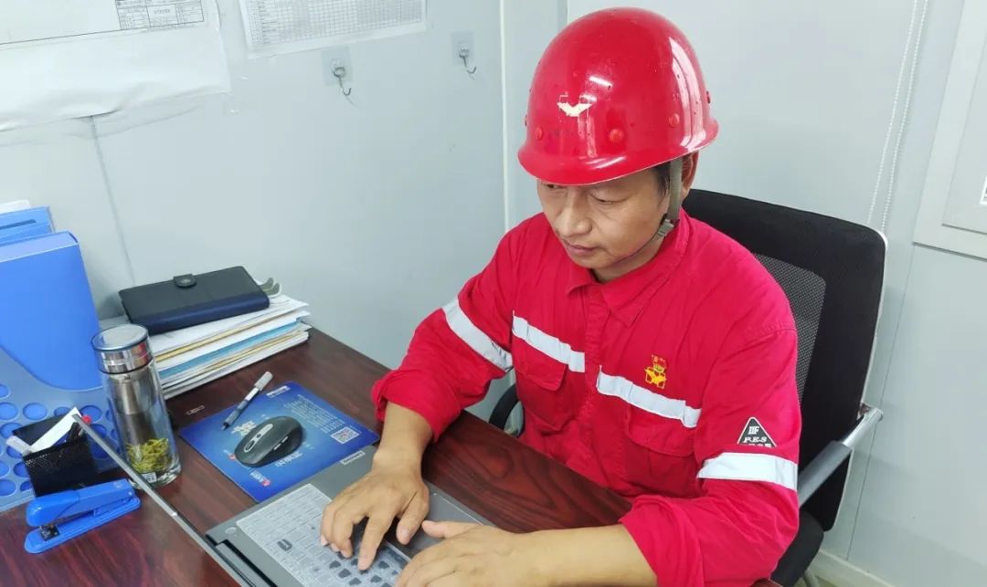 【先進(jìn)榜樣】清廉標(biāo)兵萬剛:以身作則顧大局  精打細(xì)算創(chuàng)效益(圖4) 【先進(jìn)榜樣】清廉標(biāo)兵萬剛:以身作則顧大局  精打細(xì)算創(chuàng)效益(圖4)