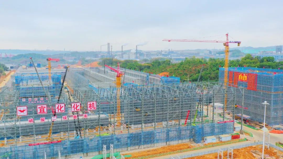 加速推進(jìn)！宜化楚星整體升級(jí)改造項(xiàng)目關(guān)鍵裝置主體結(jié)構(gòu)順利封頂(圖4)