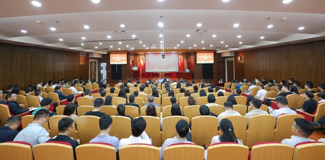 宜化集團黨委理論學(xué)習(xí)中心組舉行集體（擴大）學(xué)習(xí)