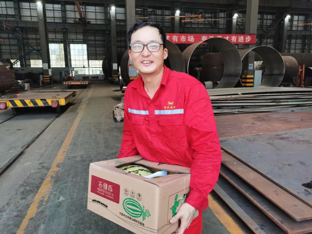 炎炎夏日送清涼 絲絲關(guān)愛沁心脾(圖3) 圖片