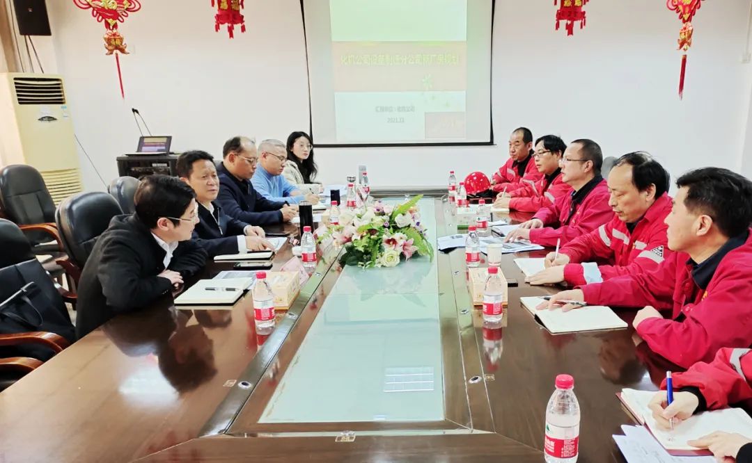 王大真到化機公司現(xiàn)場辦公(圖2) 圖片